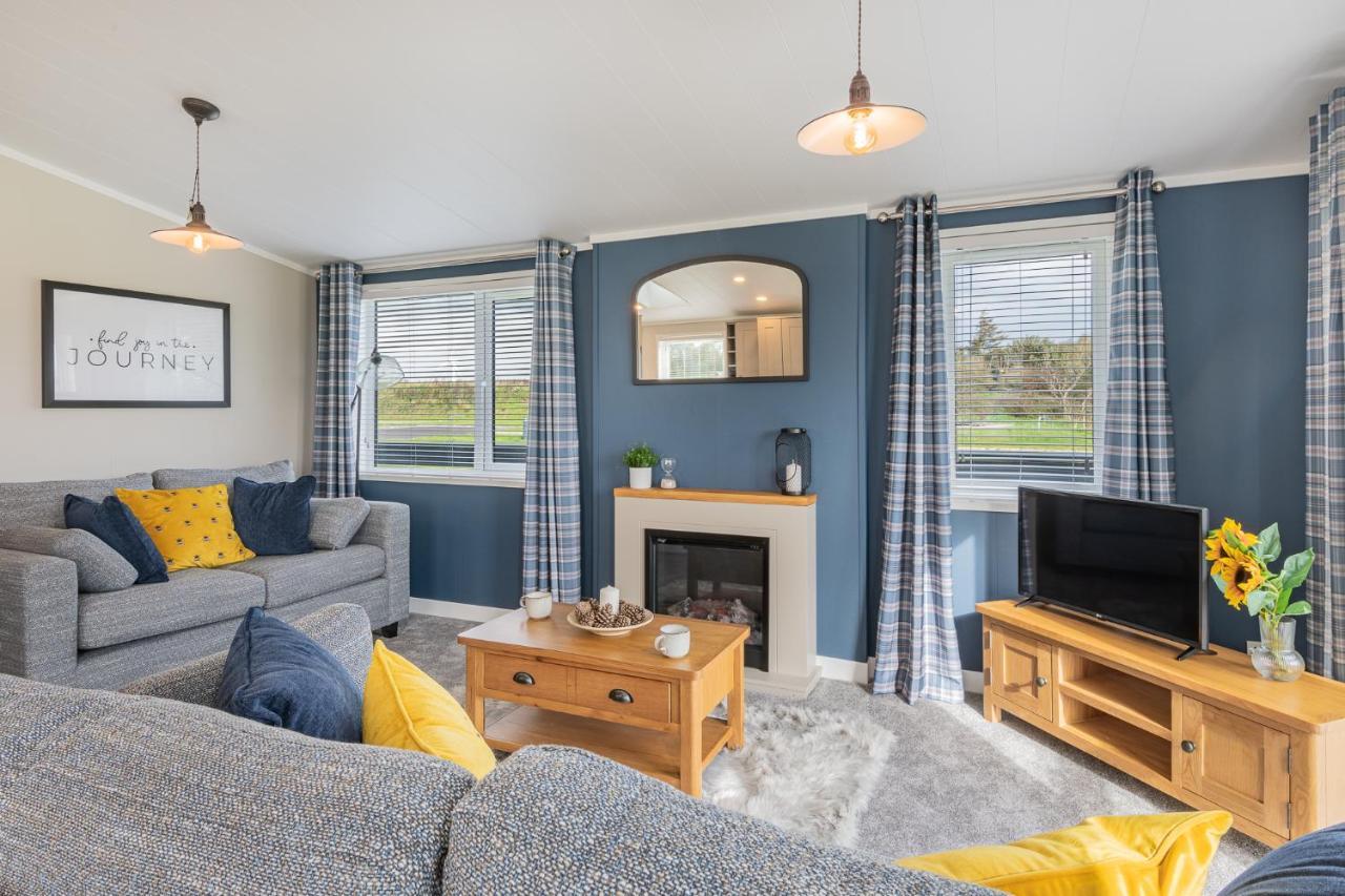 Oak Tree Timber Holiday Lodge Bassenthwaite Bagian luar foto